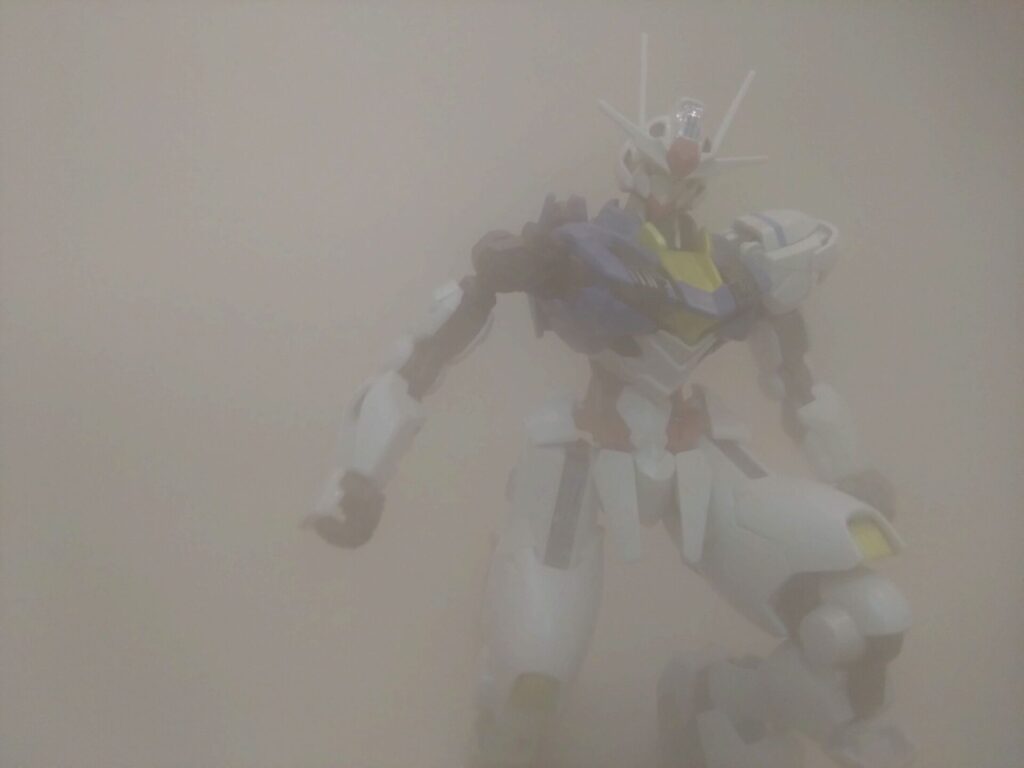 煙の中のガンダムエアリアル