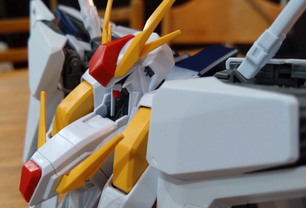 クスィーガンダムの首の下方向の可動域