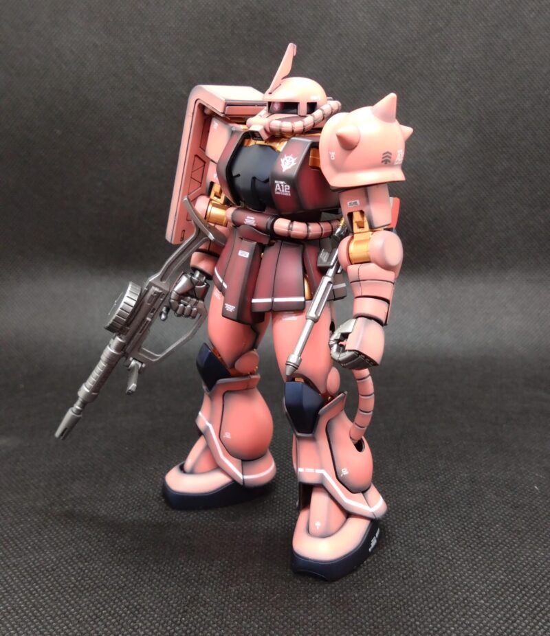 HGシャア専用ザクの左斜め前画像