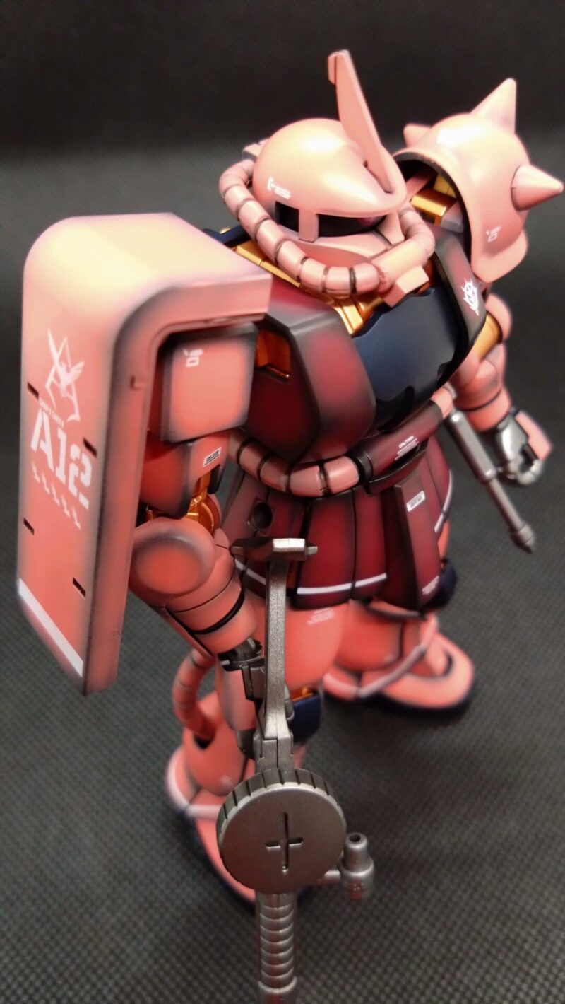 HGシャア専用ザクの右上からの画像