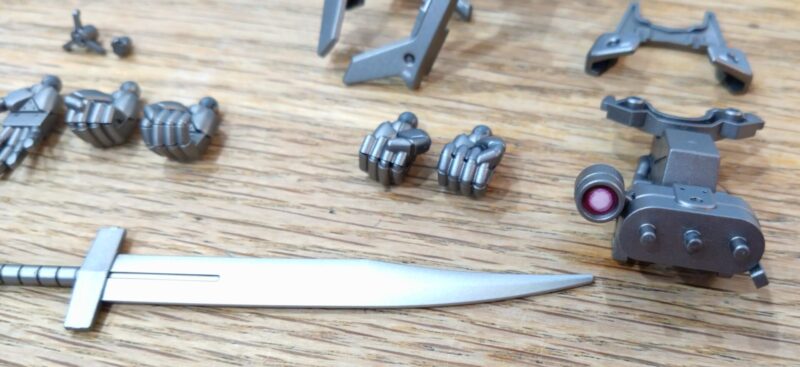 HGグフカスタムの武装パーツのジュラルミン塗装の感じ