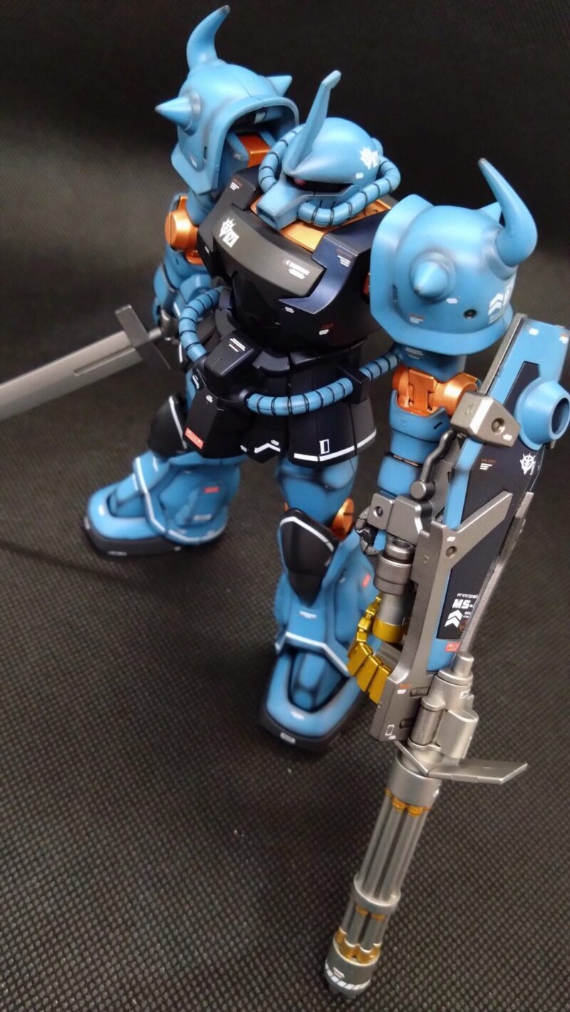 HGグフカスタムの全塗装後の上部からの様子