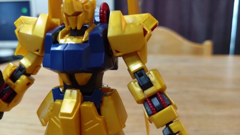 HG百式の肩アーマーの可動域1