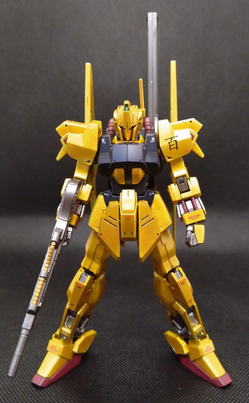 武装を装備した百式