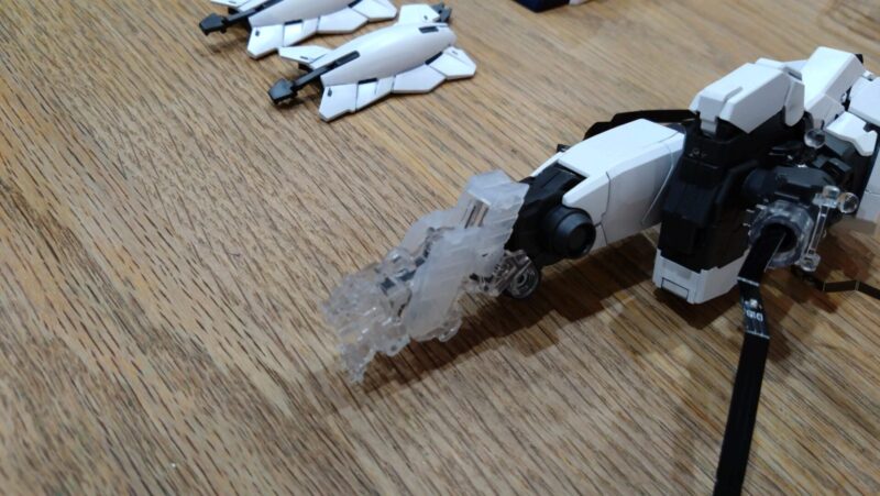 脚部を組み立てる