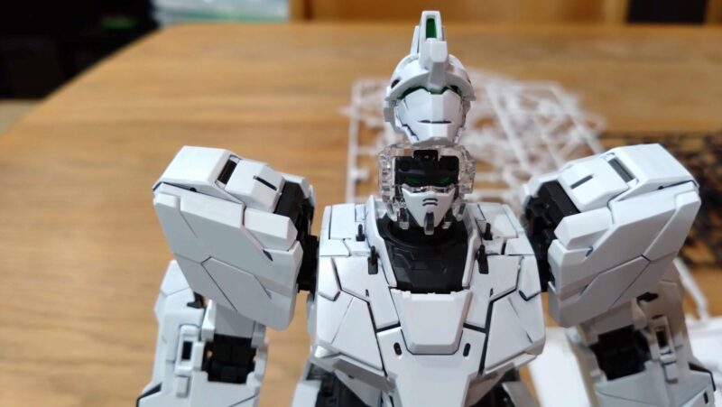 頭部の組み立て完了