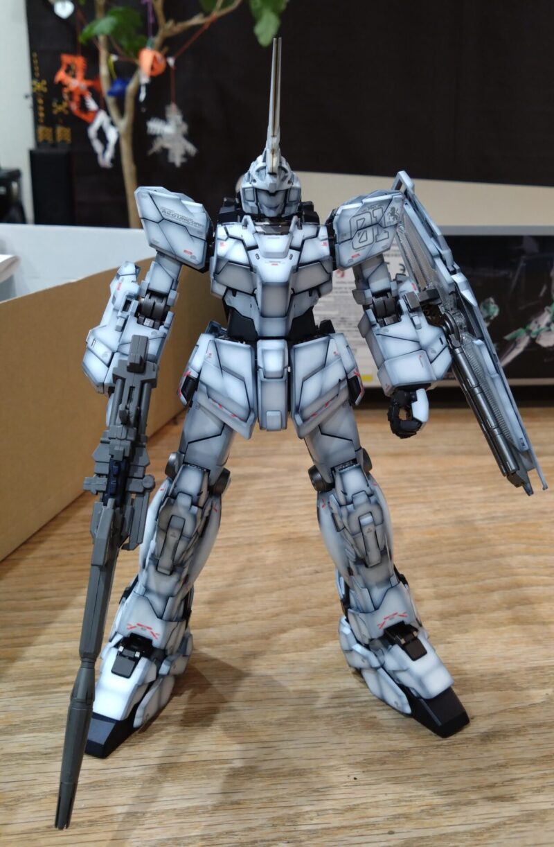 グラデーション塗装したユニコーンガンダムユニコーンモード1