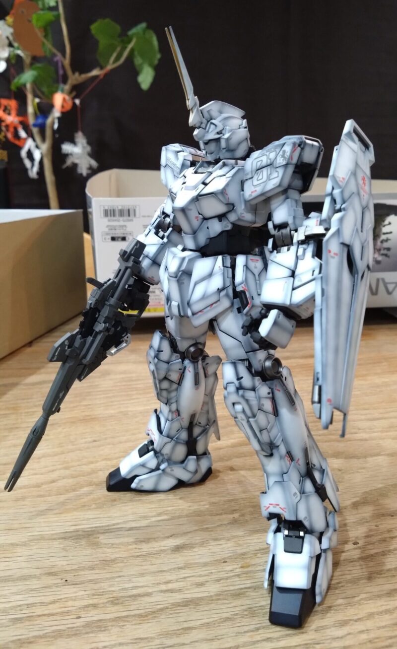 グラデーション塗装したユニコーンガンダムユニコーンモード4