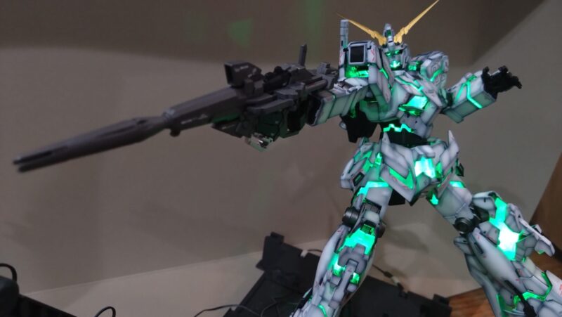 グラデーション塗装したユニコーンガンダムデストロイモードが覚醒しビームマグナムを発射