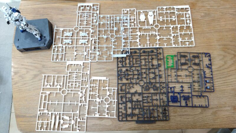 余ったパーツ類