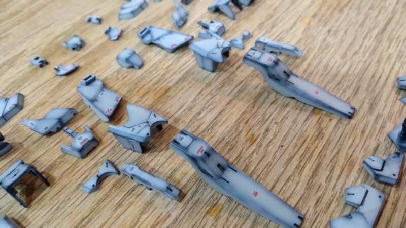 ライトグレーにグラデーション塗装したパーツのアップ