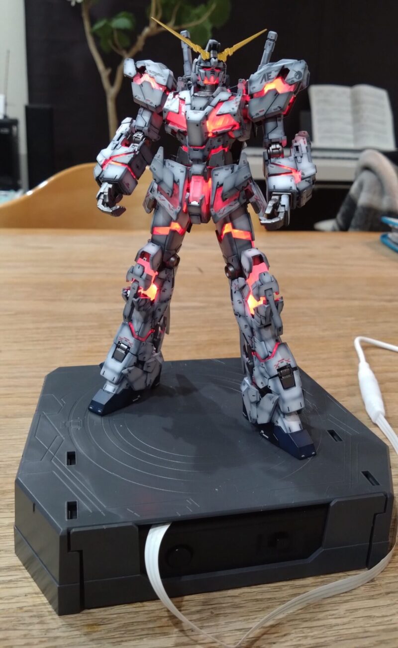 ダミー電池で発光するRGユニコーンガンダムライティングモデル