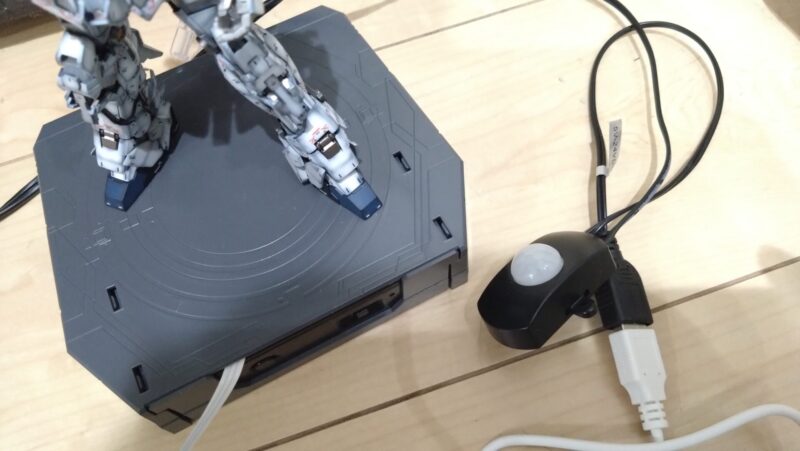 人感センサーを接続する