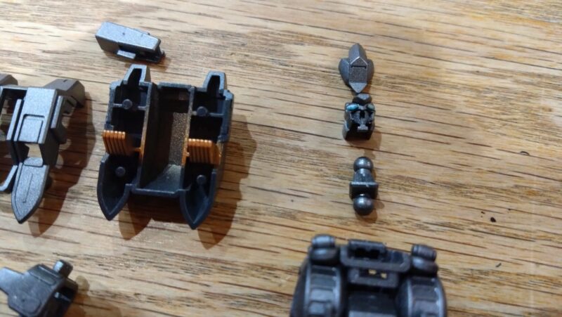 ガンメタパーツの塗装後のアップ