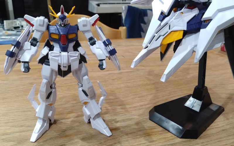 仮組みのオデュッセウスガンダムとFFユニットを分離