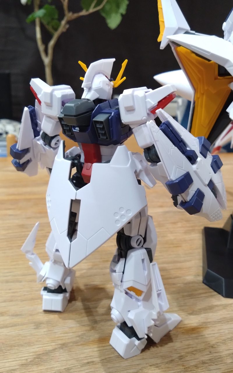 仮組みのオデュッセウスガンダム背面から