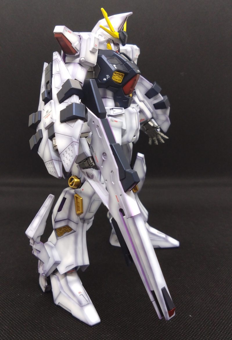 塗装したオデュッセウスガンダムの右前