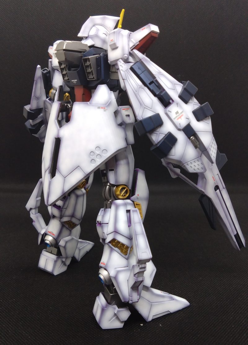 塗装したオデュッセウスガンダムの右後ろ