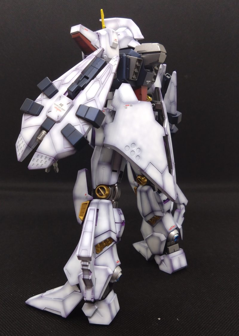 塗装したオデュッセウスガンダムの左後ろ