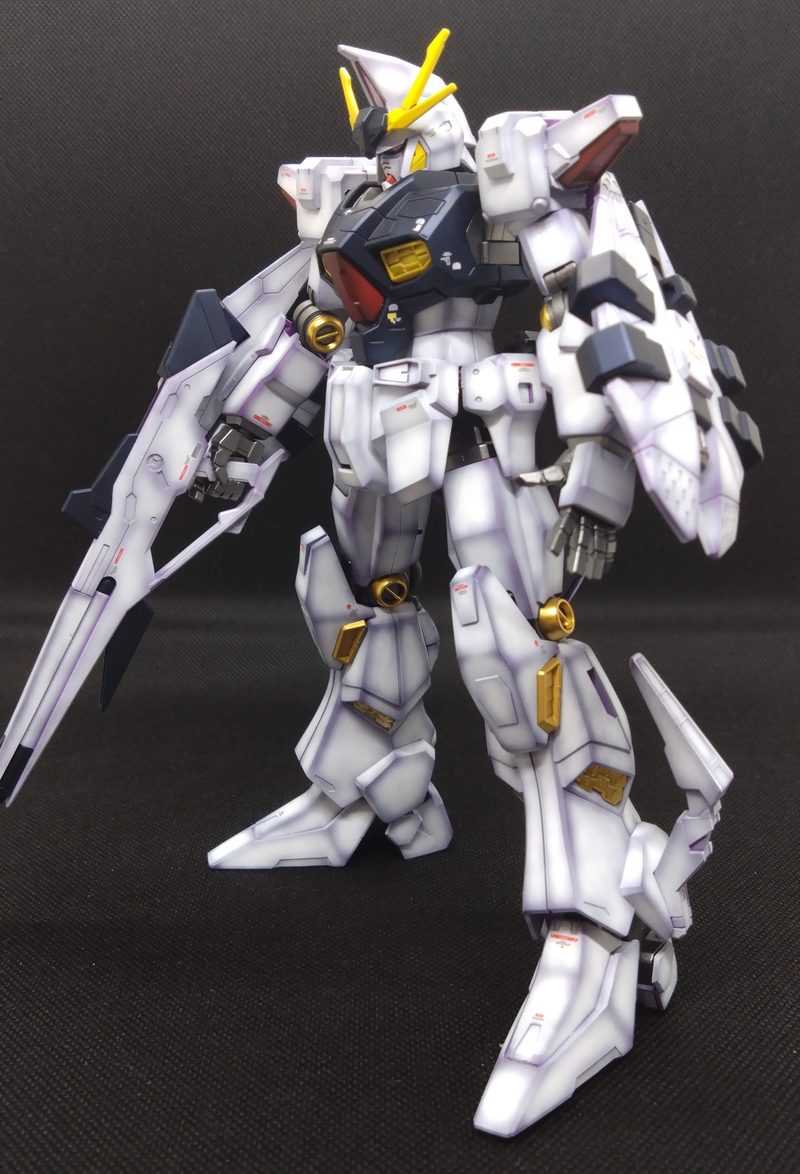 塗装したオデュッセウスガンダムの左前