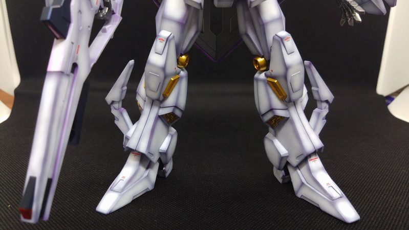 塗装したオデュッセウスガンダムの脚部アップ