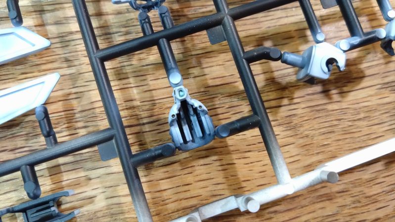 頭部センサーも光らせた感じ