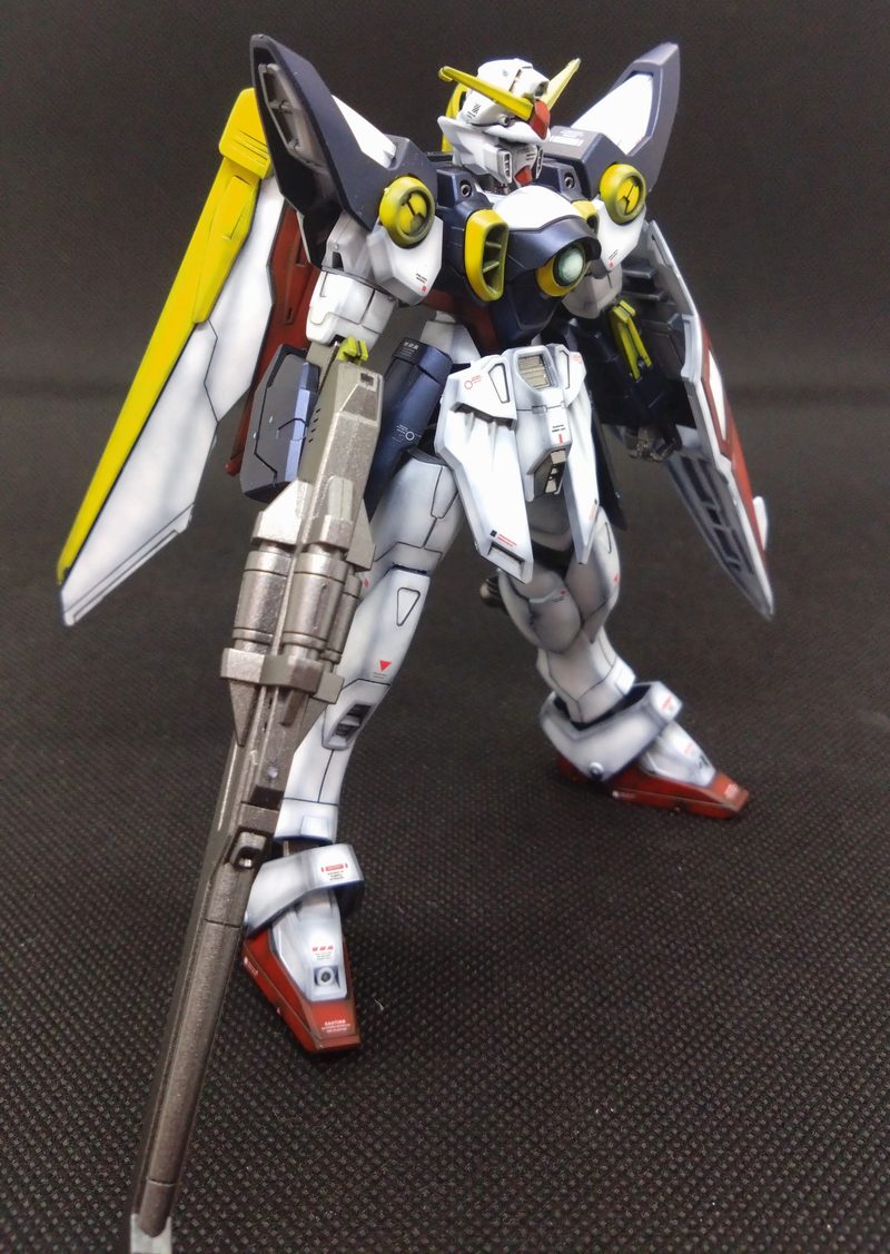 EGウイングガンダム全塗装後の右斜め前
