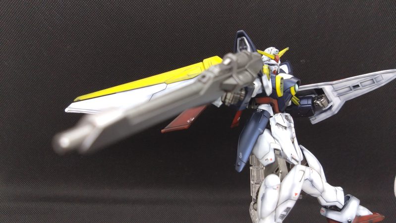 EGウイングガンダム全塗装後のポージング画像5
